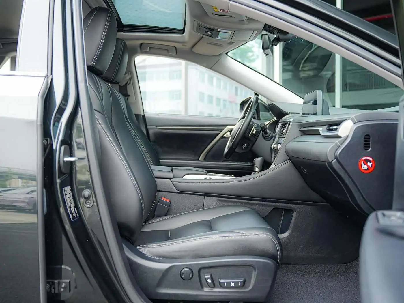 Lexus RX 2020 — Фото 11/20