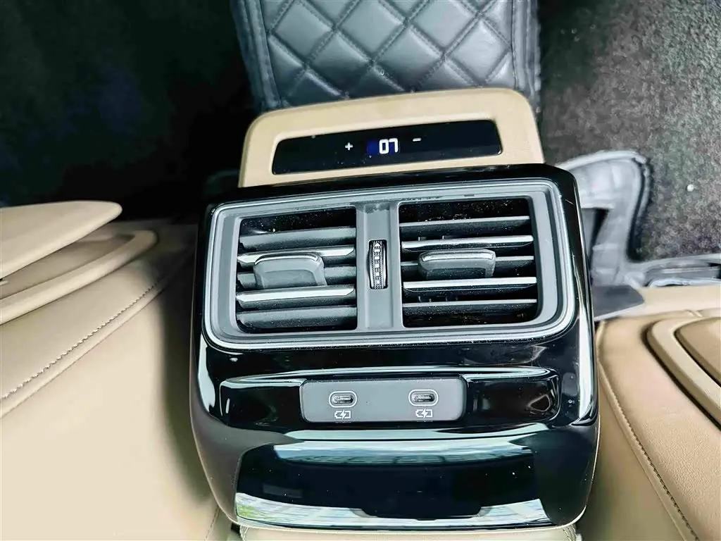 Audi Q5L 2025 — Photo 15/20