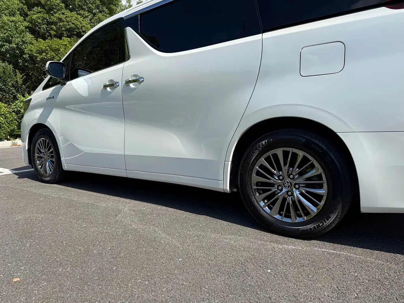 Toyota Alphard 2020 — Photo 7/20