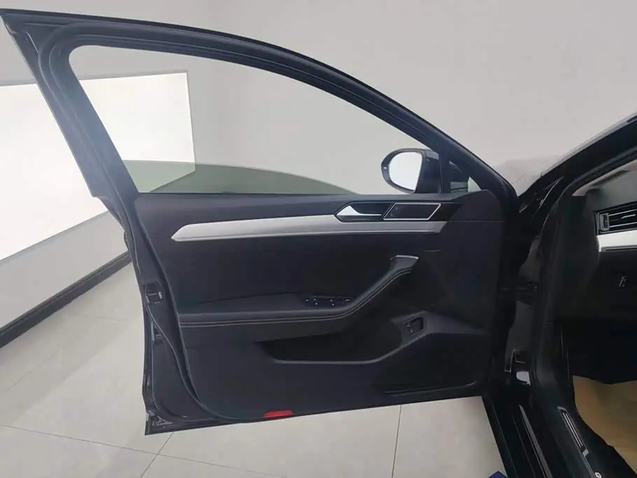 Volkswagen Magotan GTE Plug-in Hybrid 2023 — Photo 7/16
