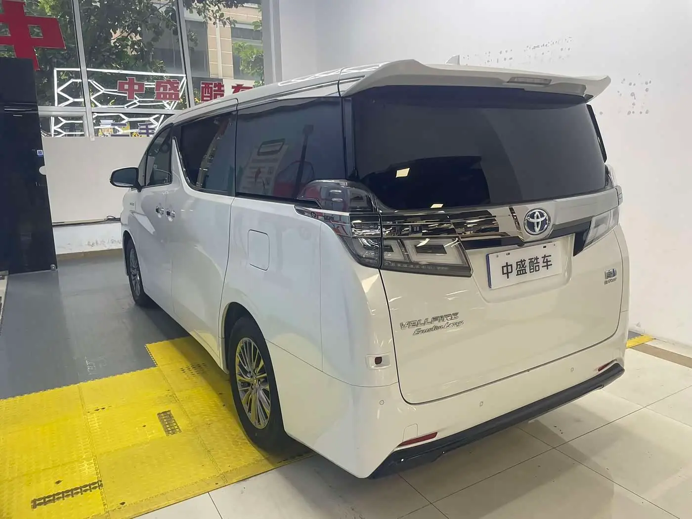 Toyota Vellfire 2021 — Photo 6/10