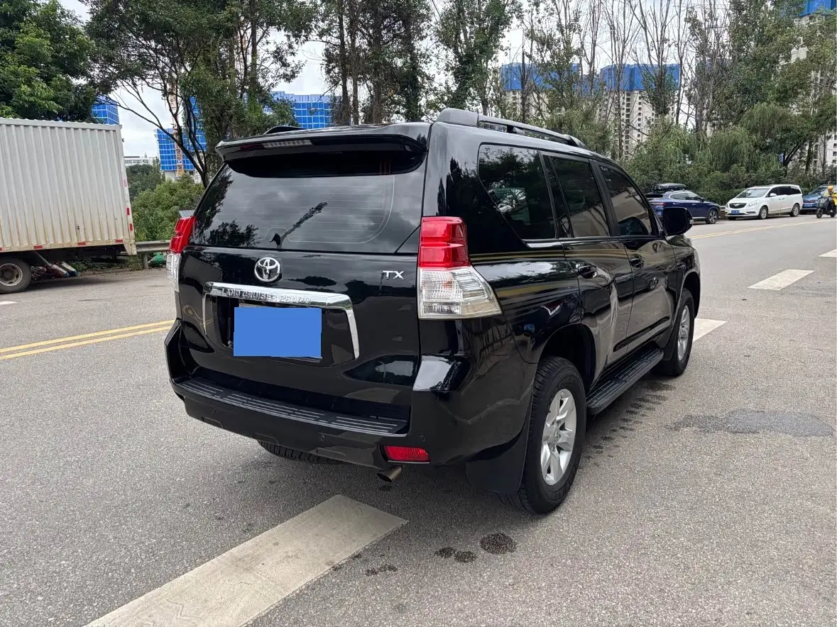 Toyota Prado 2012 — Photo 5/19