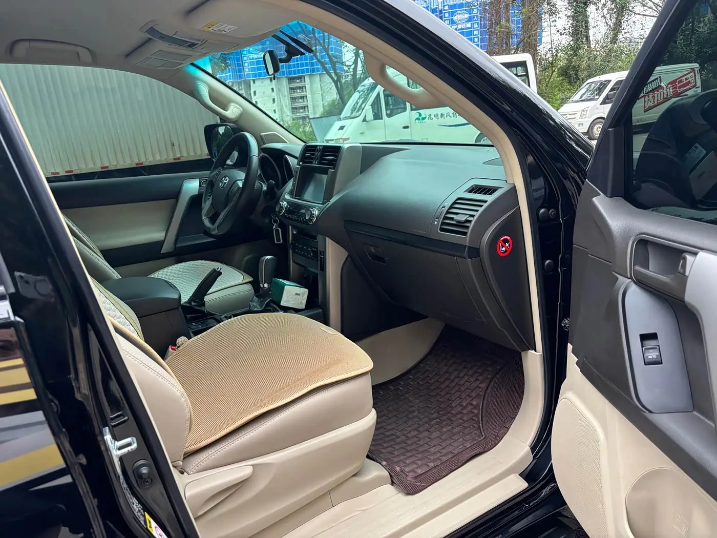 Toyota Prado 2012 — Photo 17/19