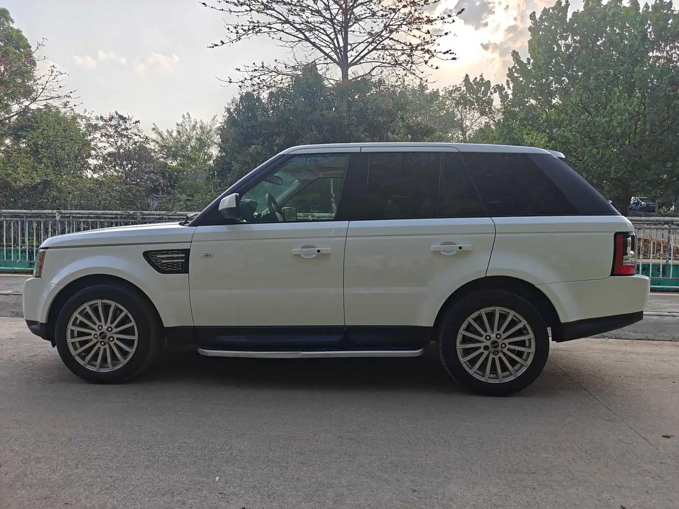 Land Rover Range Rover Sport 2011 — Фото 4/20