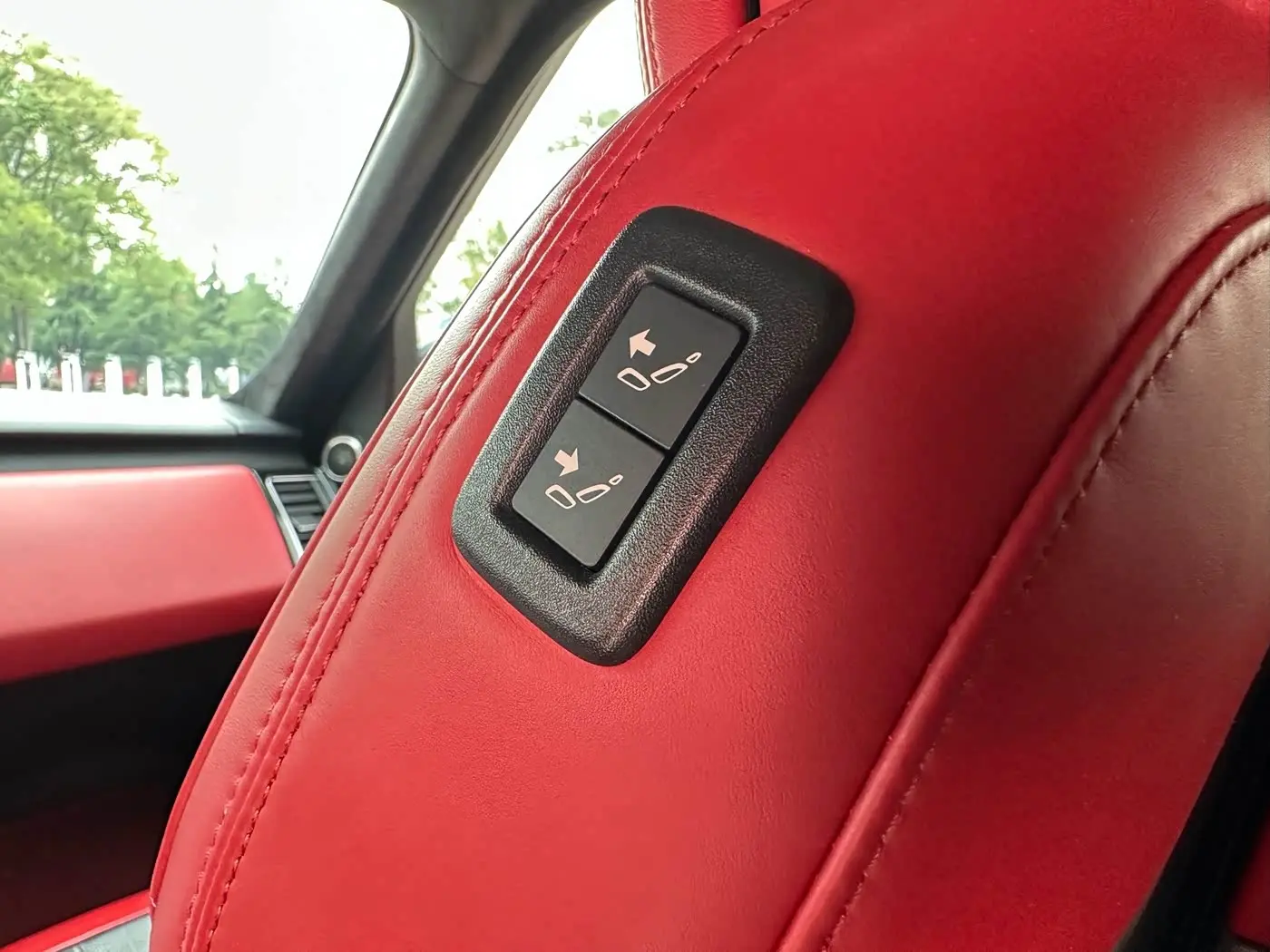 Land Rover Range Rover Sport 2018 — Photo 16/18