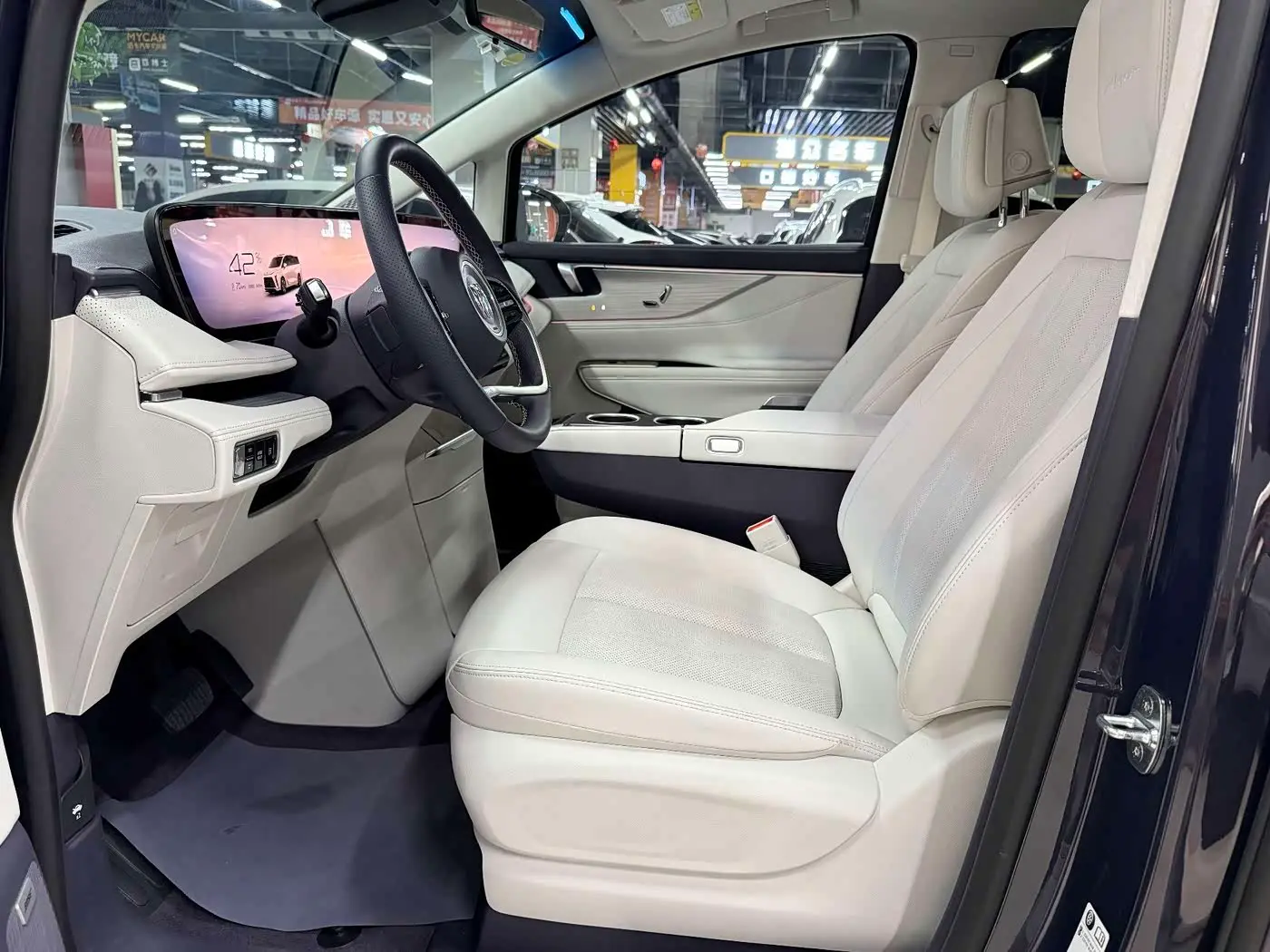Buick GL8 2025 — Photo 9/20