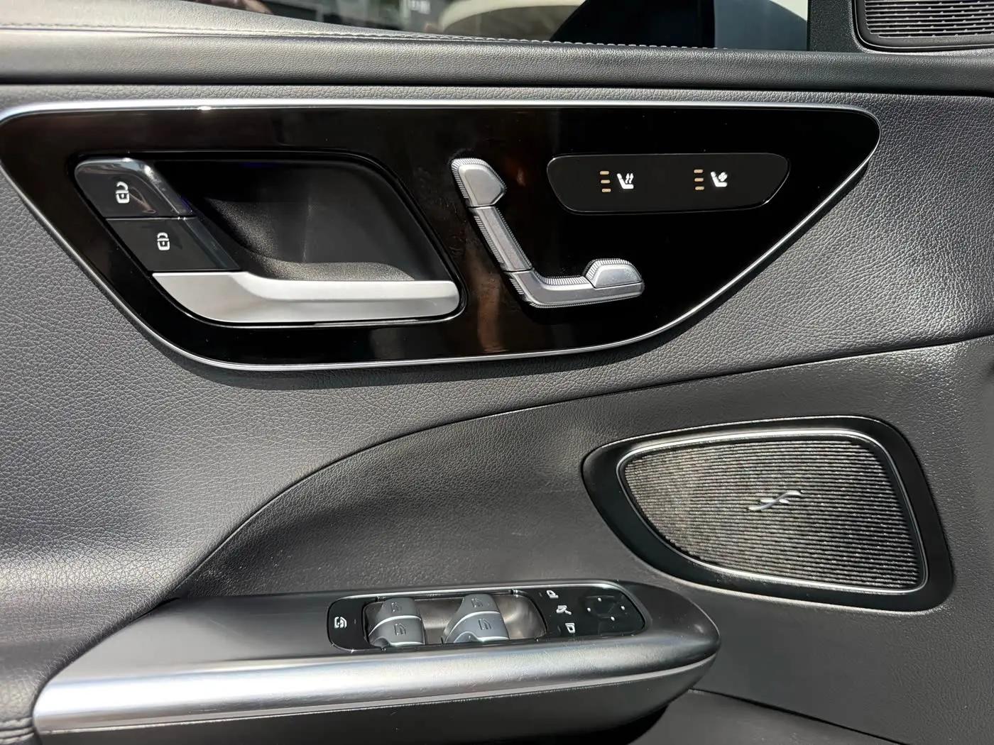 Mercedes-Benz C-Class 2024 — ფოტო 15/20