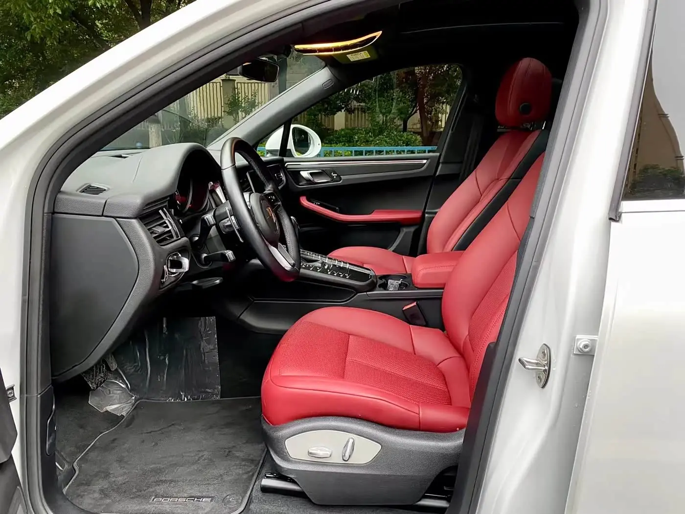 Porsche Macan 2020 — Photo 3/9