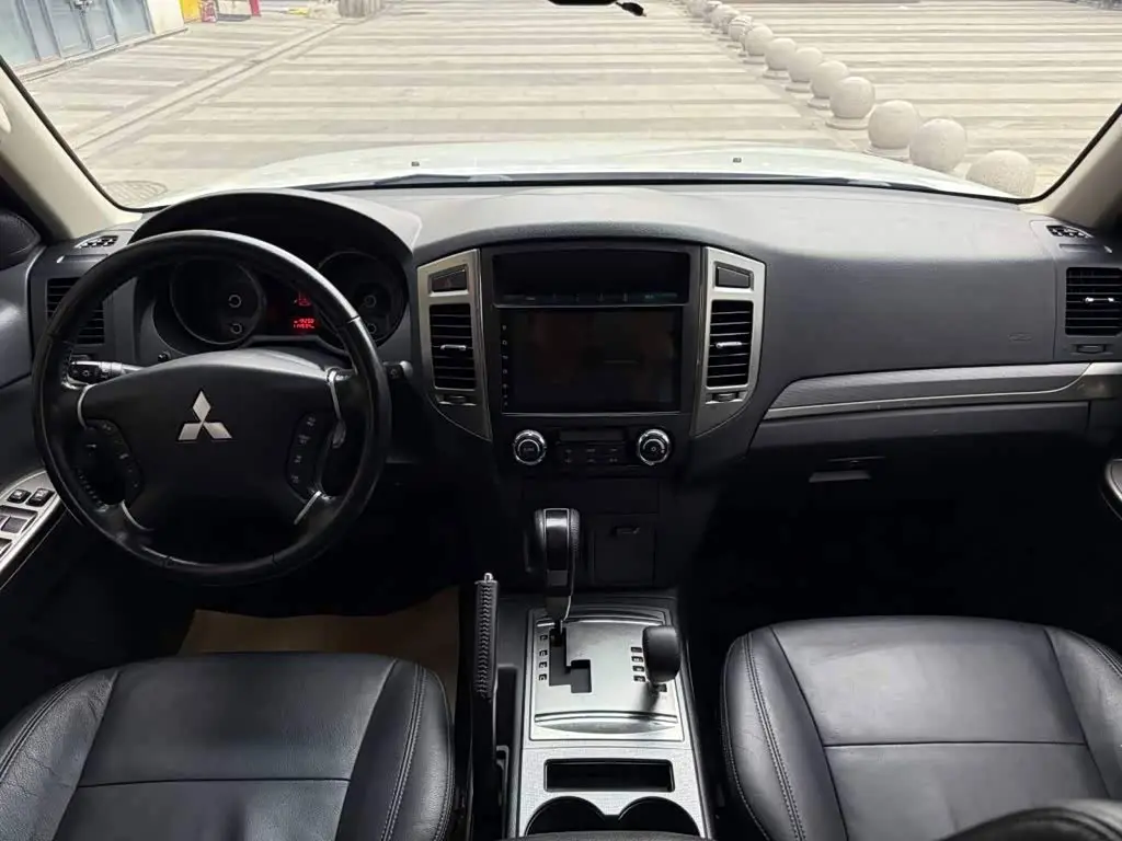 Mitsubishi Pajero 2020 — Photo 4/4