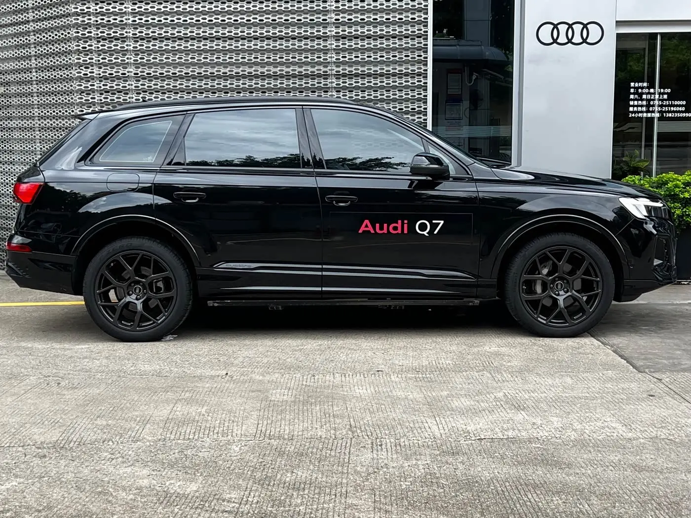 Audi Q7 2024 — Фото 3/20