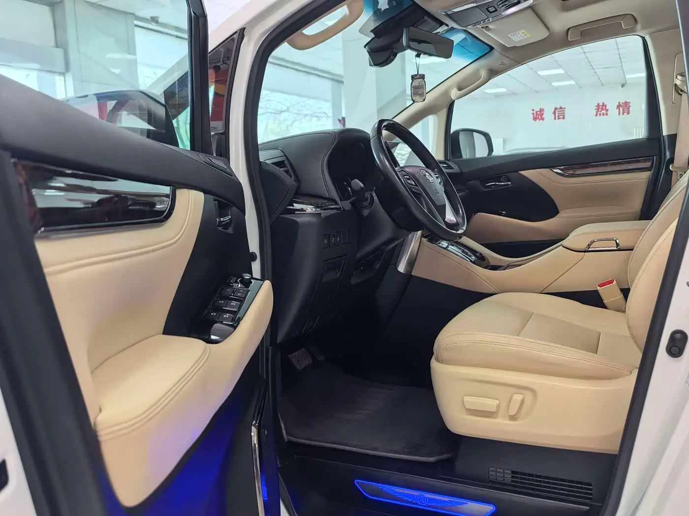 Toyota Alphard 2021 — Şəkil 7/20