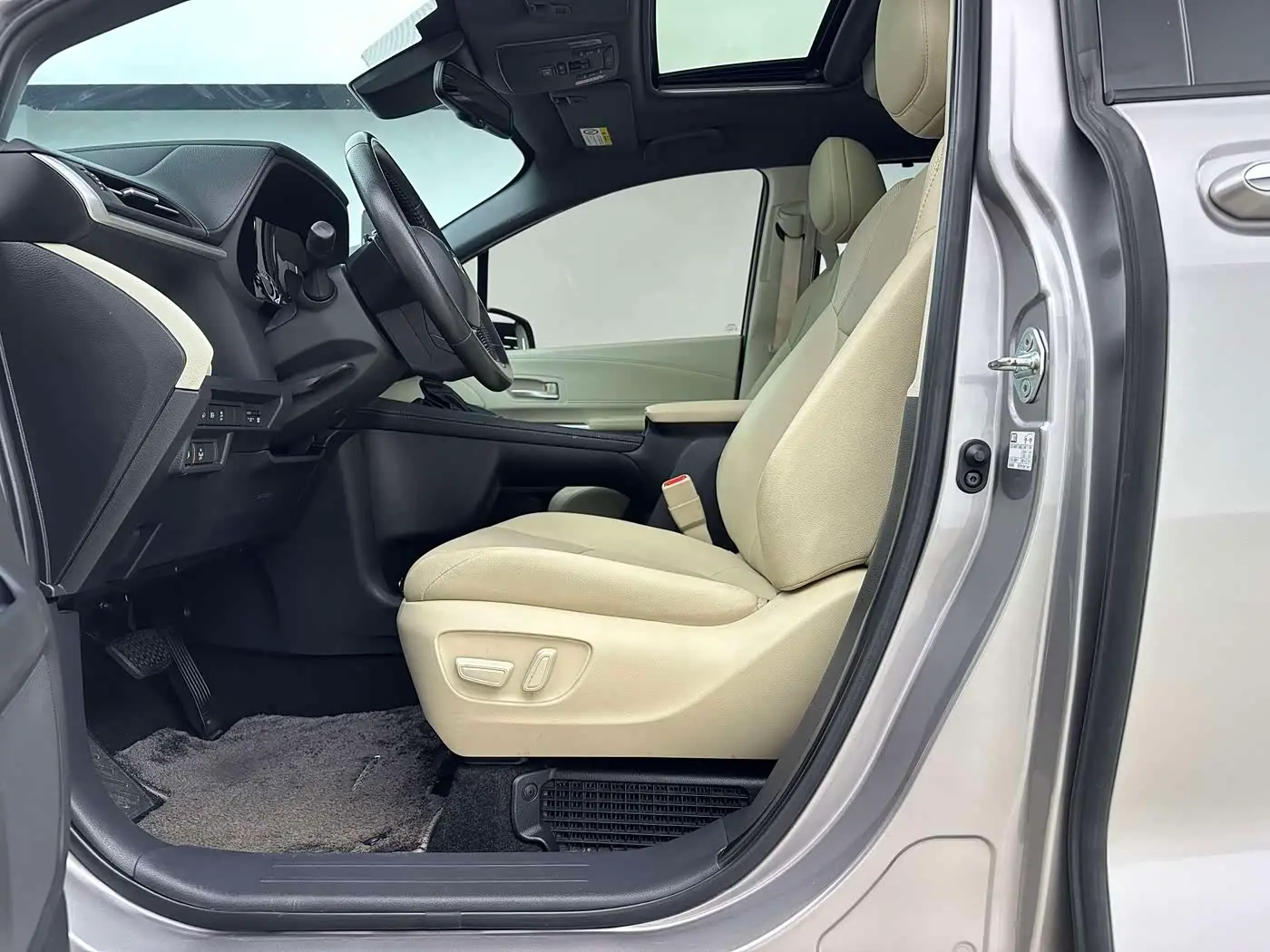 Toyota Sienna 2022 — Photo 17/17