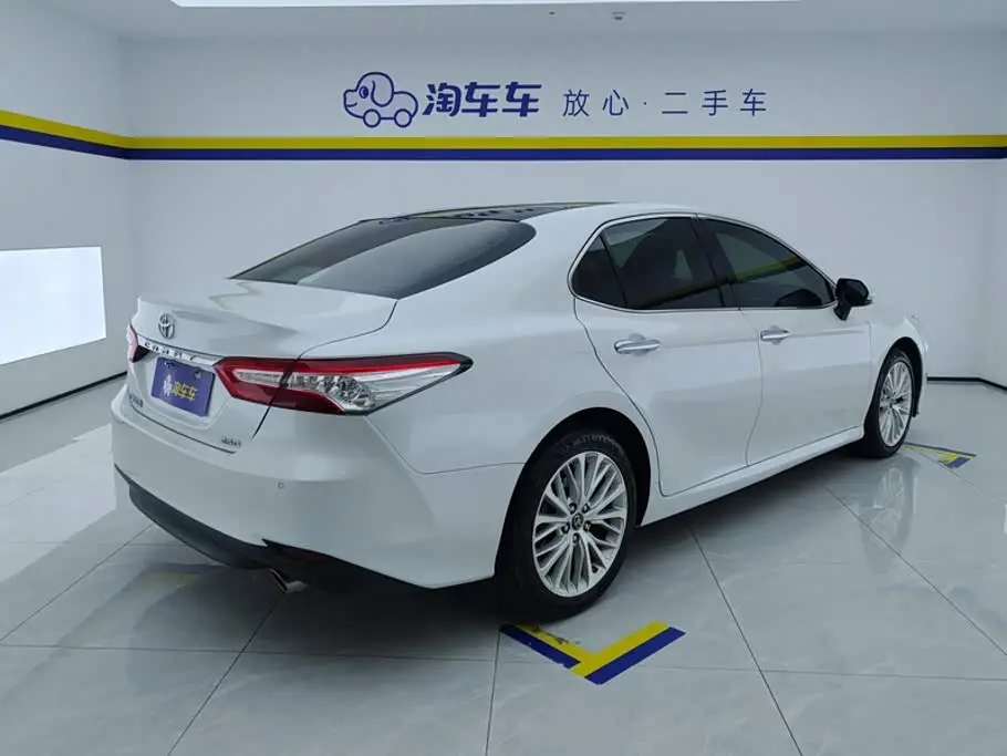 Toyota Camry 2019 — Фото 3/16