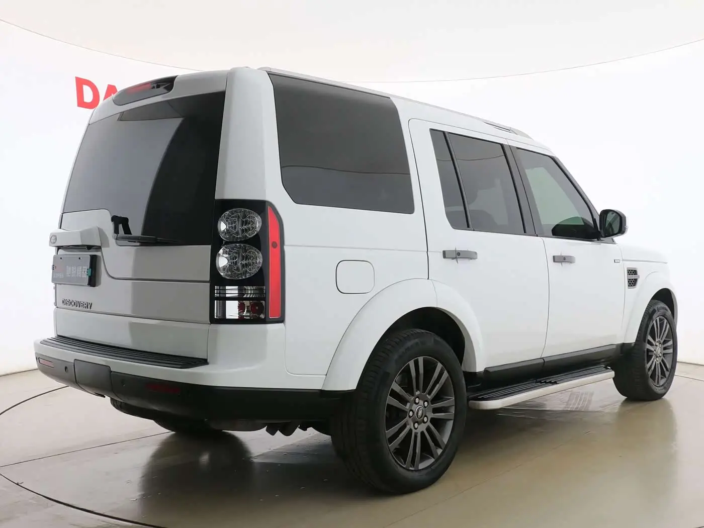 Land Rover Discovery 2016 — Photo 7/16
