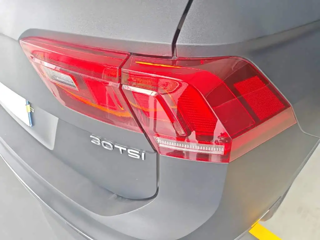 Volkswagen Tiguan L 2021 — Фото 8/20