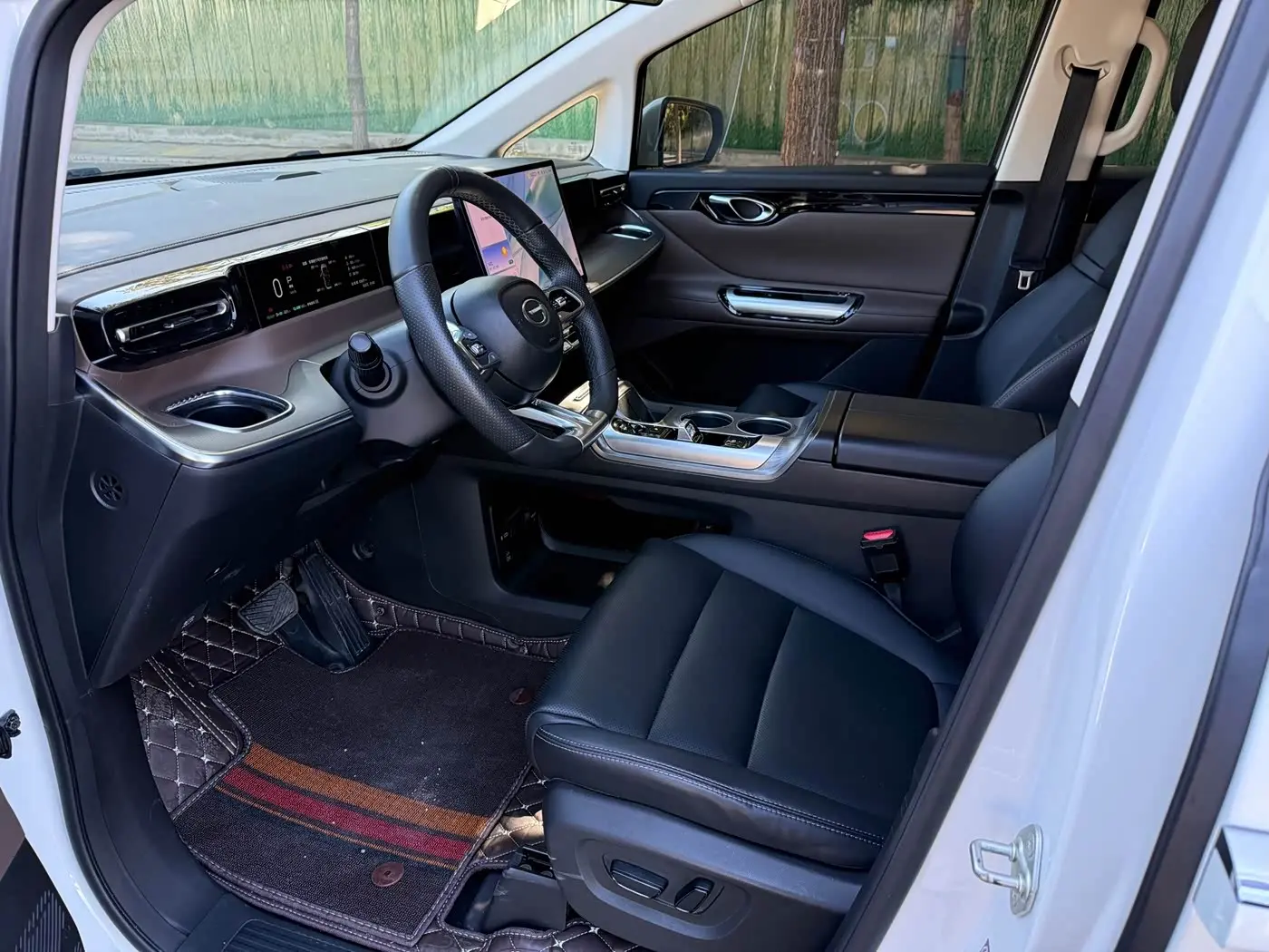 GAC Trumpchi Trumpchi E8 2024 — Photo 7/9