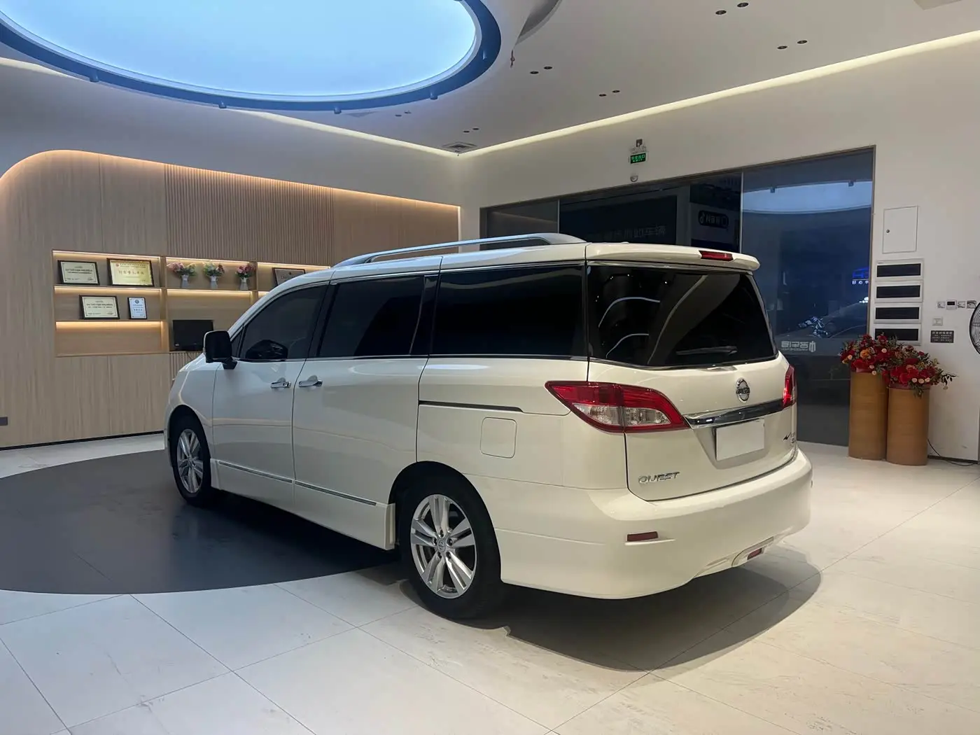 Nissan Quest 2016 — Photo 6/20