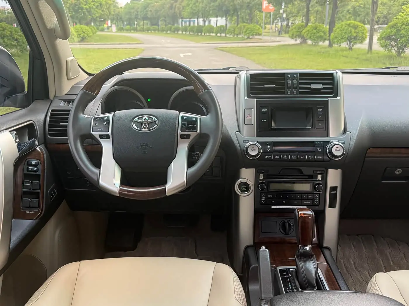 Toyota Prado 2011 — Photo 12/16