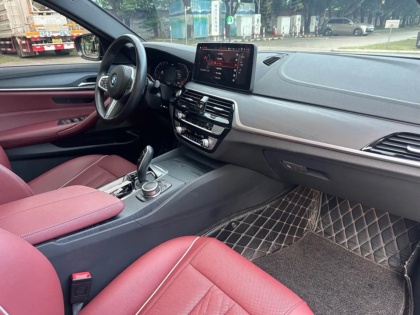 BMW 5 Series 2022 — Photo 8/17