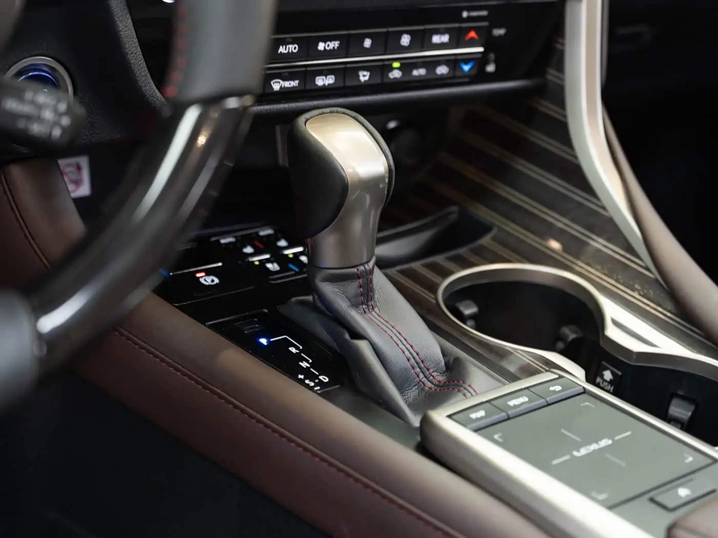Lexus RX 2019 — Photo 16/20