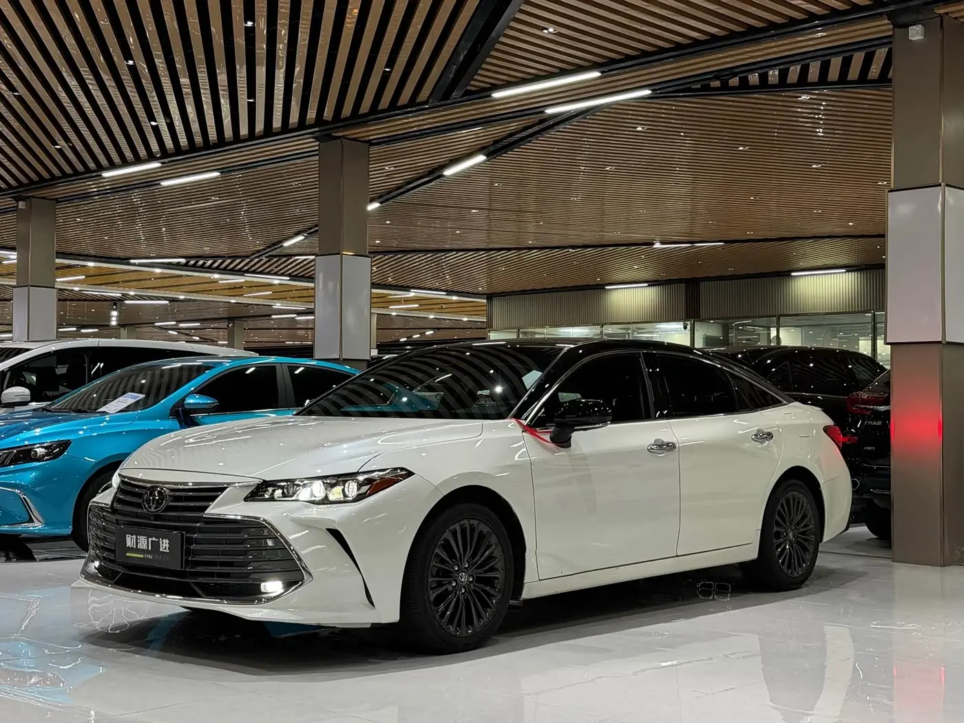 Toyota Avalon 2020 — Фото 1/13