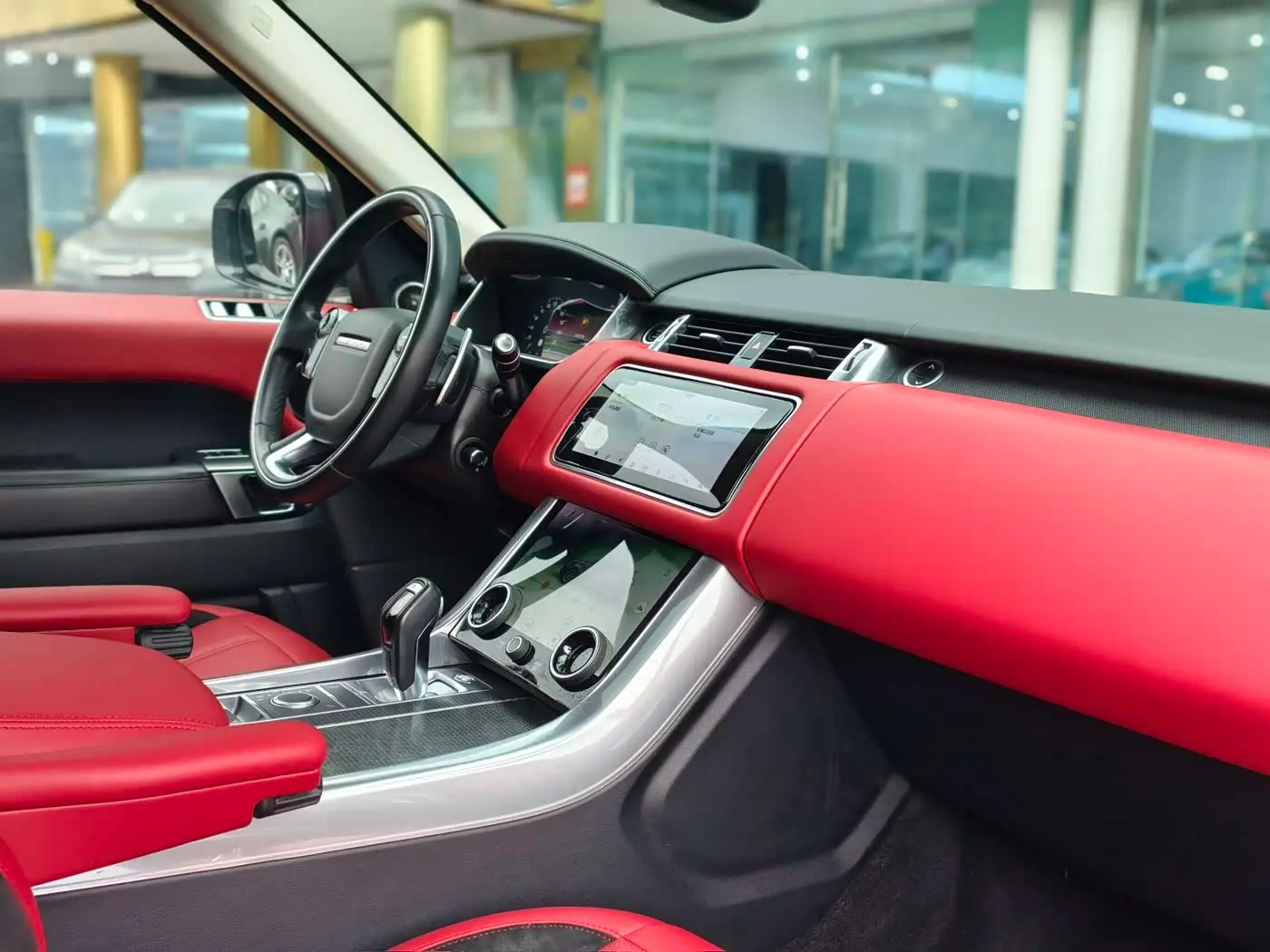 Land Rover Range Rover Sport 2019 — Photo 7/15