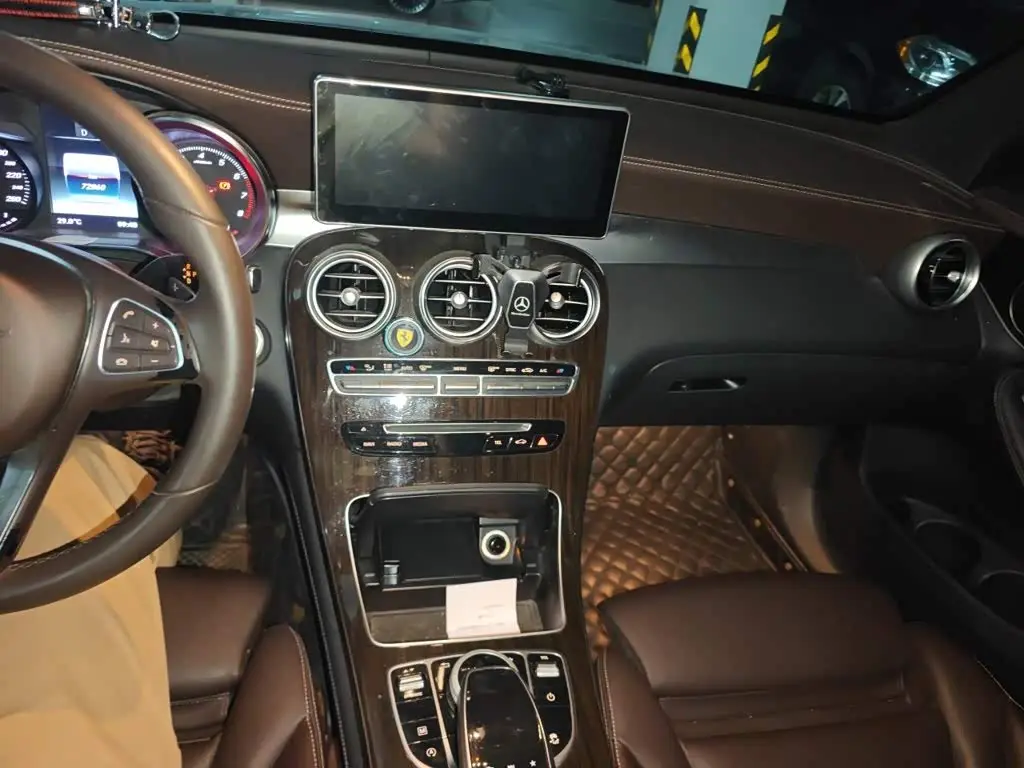 Mercedes-Benz GLC 2018 — Фото 14/20