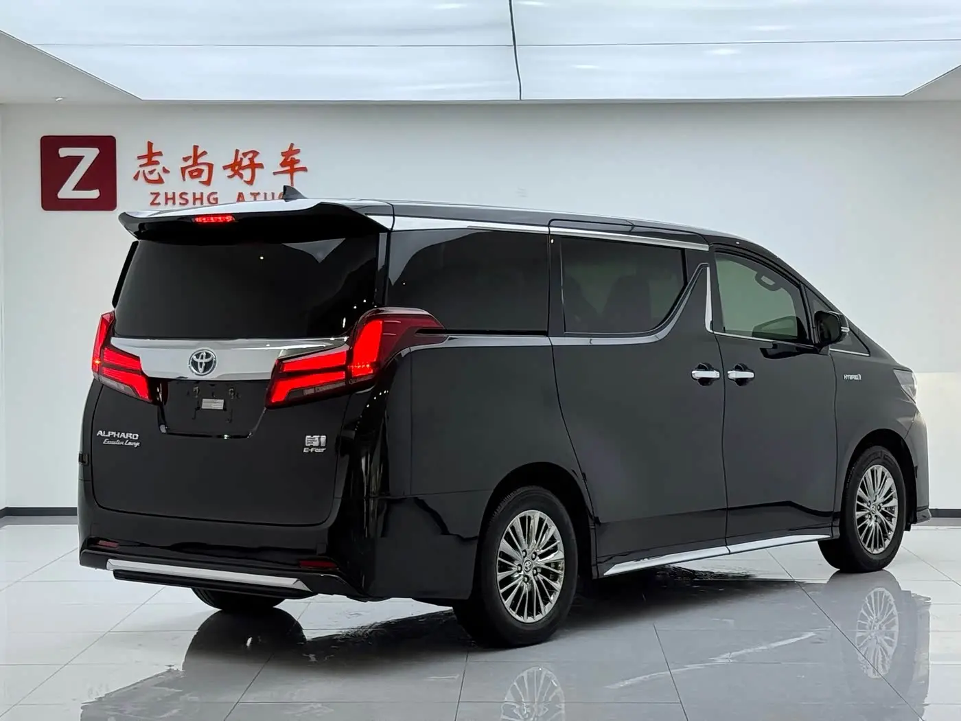 Toyota Alphard 2022 — Photo 15/15