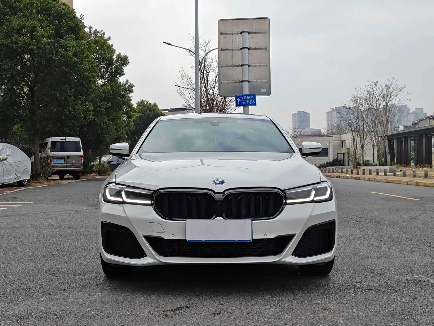 BMW 5 Series 2022 — Photo 2/14