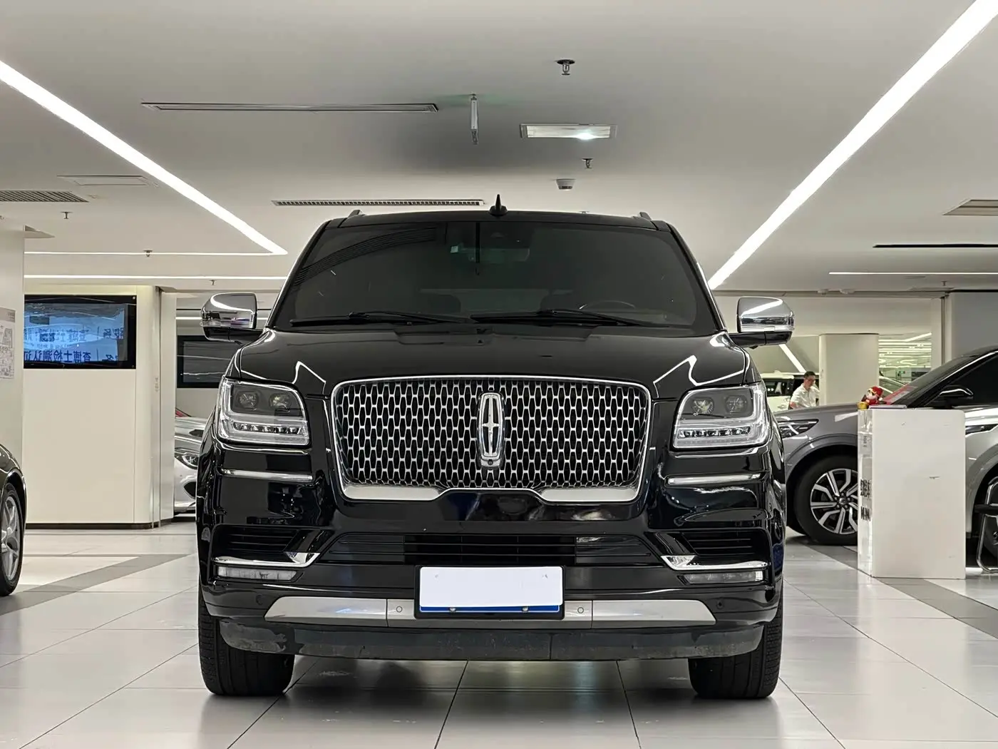 Lincoln Navigator 2021 — Фото 2/20
