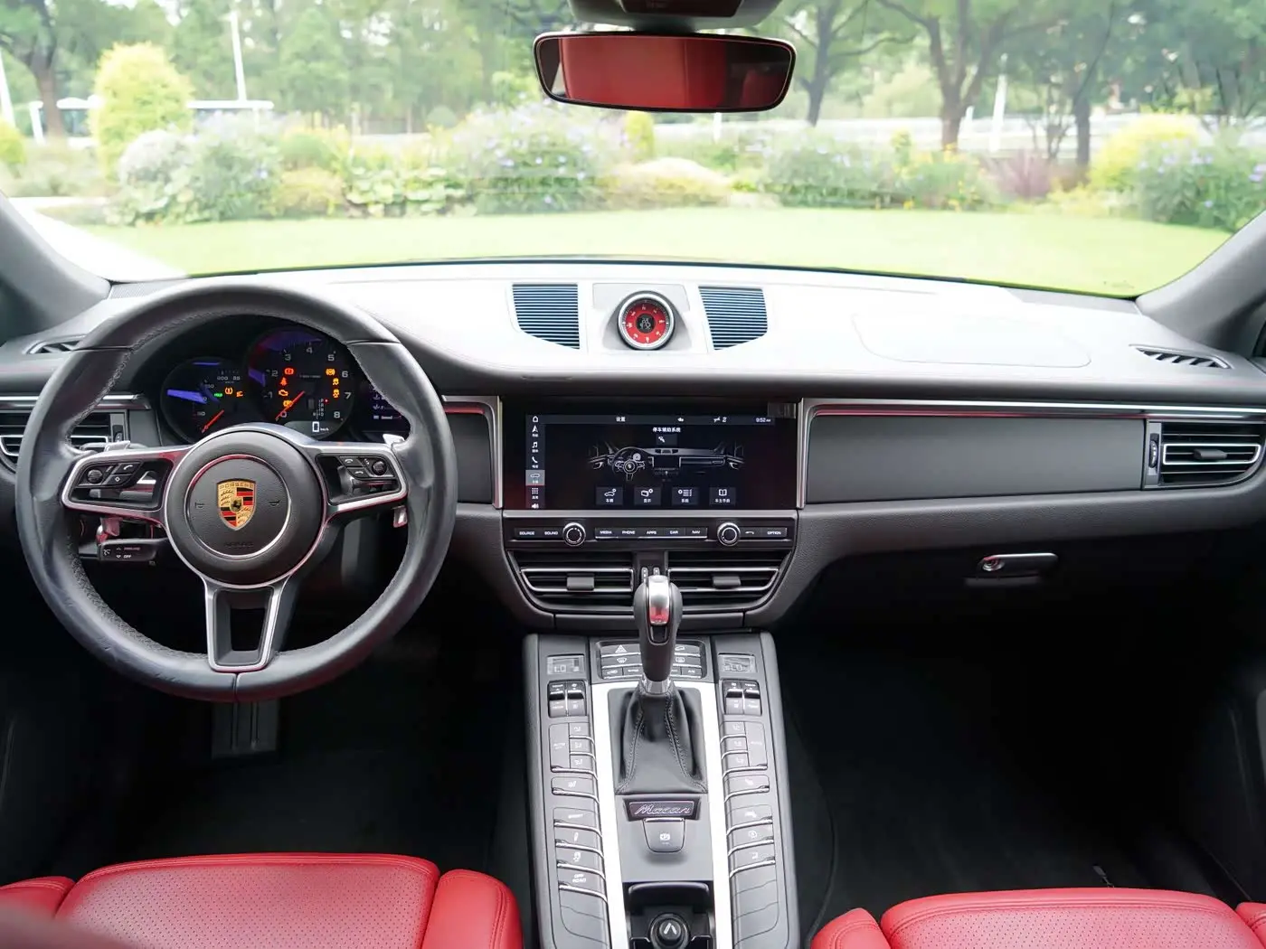 Porsche Macan 2021 — Photo 13/20