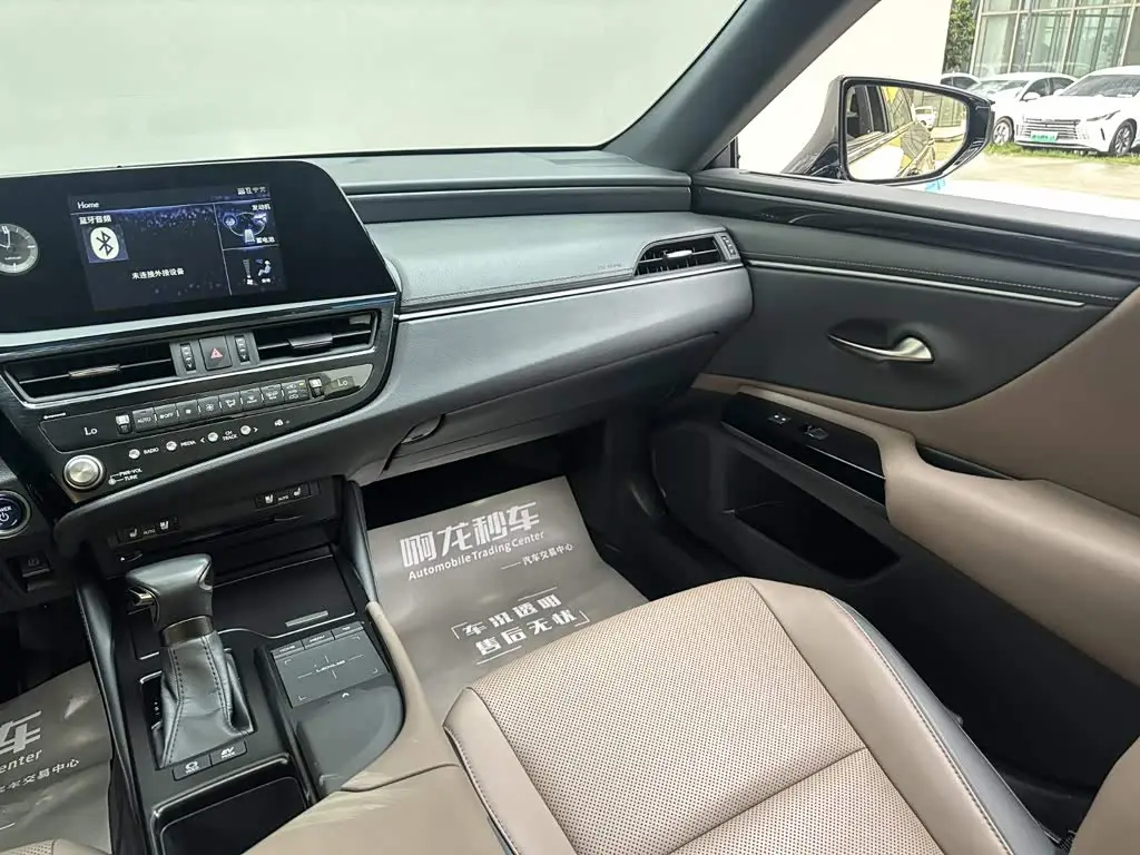Lexus ES 2022 — Photo 7/14
