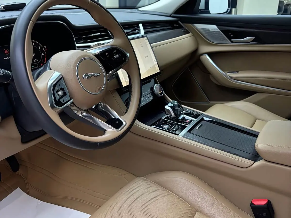 Jaguar XFL 2025 — Photo 8/20