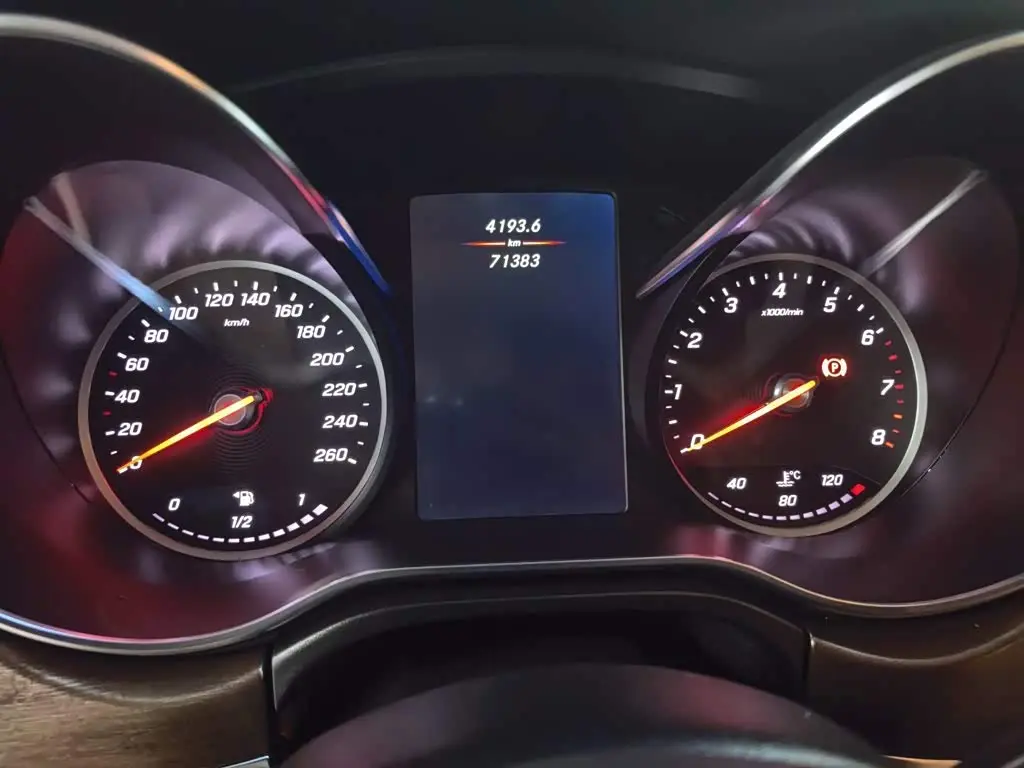 Mercedes-Benz V-Class 2021 — Photo 4/16