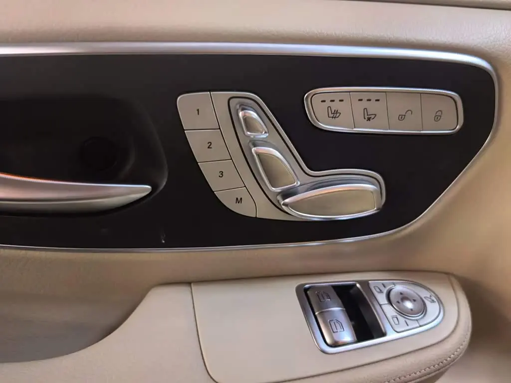 Mercedes-Benz V-Class 2021 — Photo 3/16