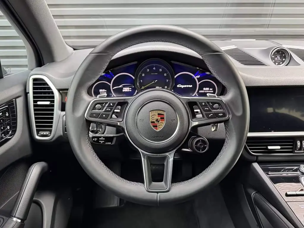 Porsche Cayenne New Energy 2019 — Фото 4/11