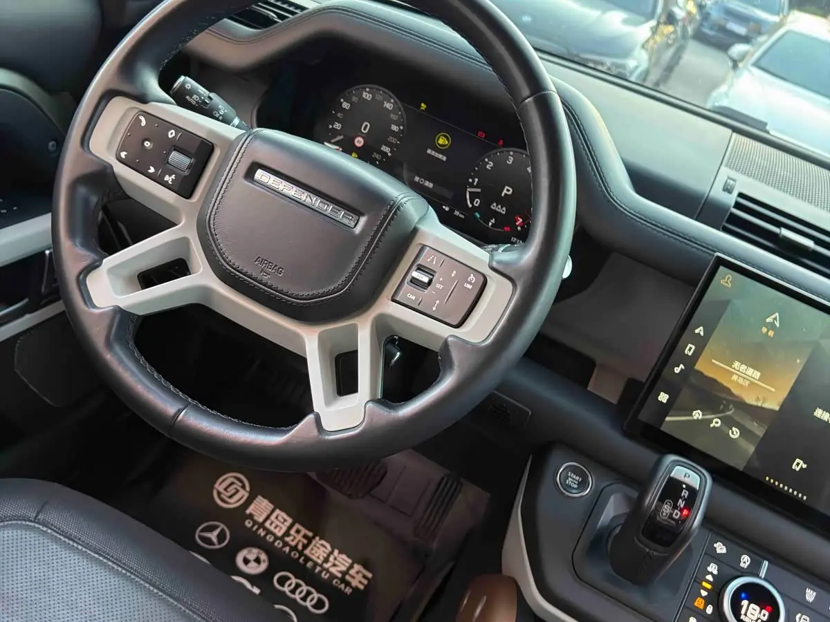 Land Rover Defender 2023 — Photo 14/16