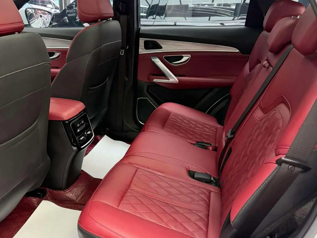 Jetour X70 PLUS 2023 — Photo 16/17