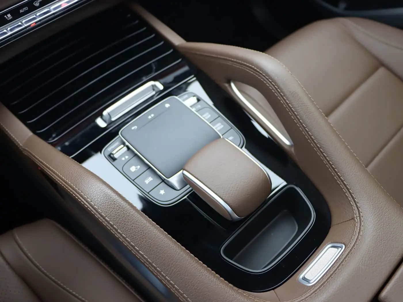 Mercedes-Benz GLE 2023 — Фото 19/20