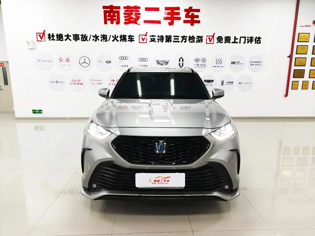 Toyota Crown Kluger 2022 — Photo 2/20