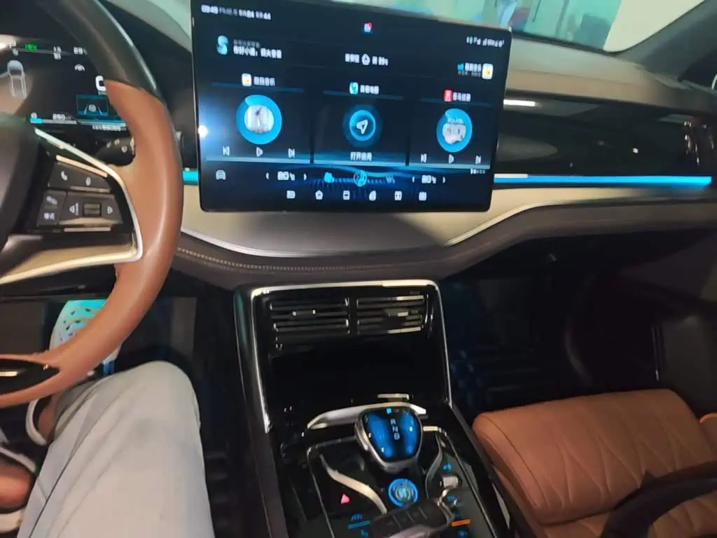 BYD Tang New Energy 2023 — Photo 13/20