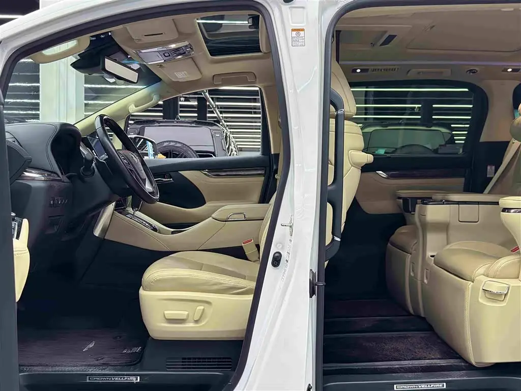 Toyota Vellfire 2022 — Photo 8/20