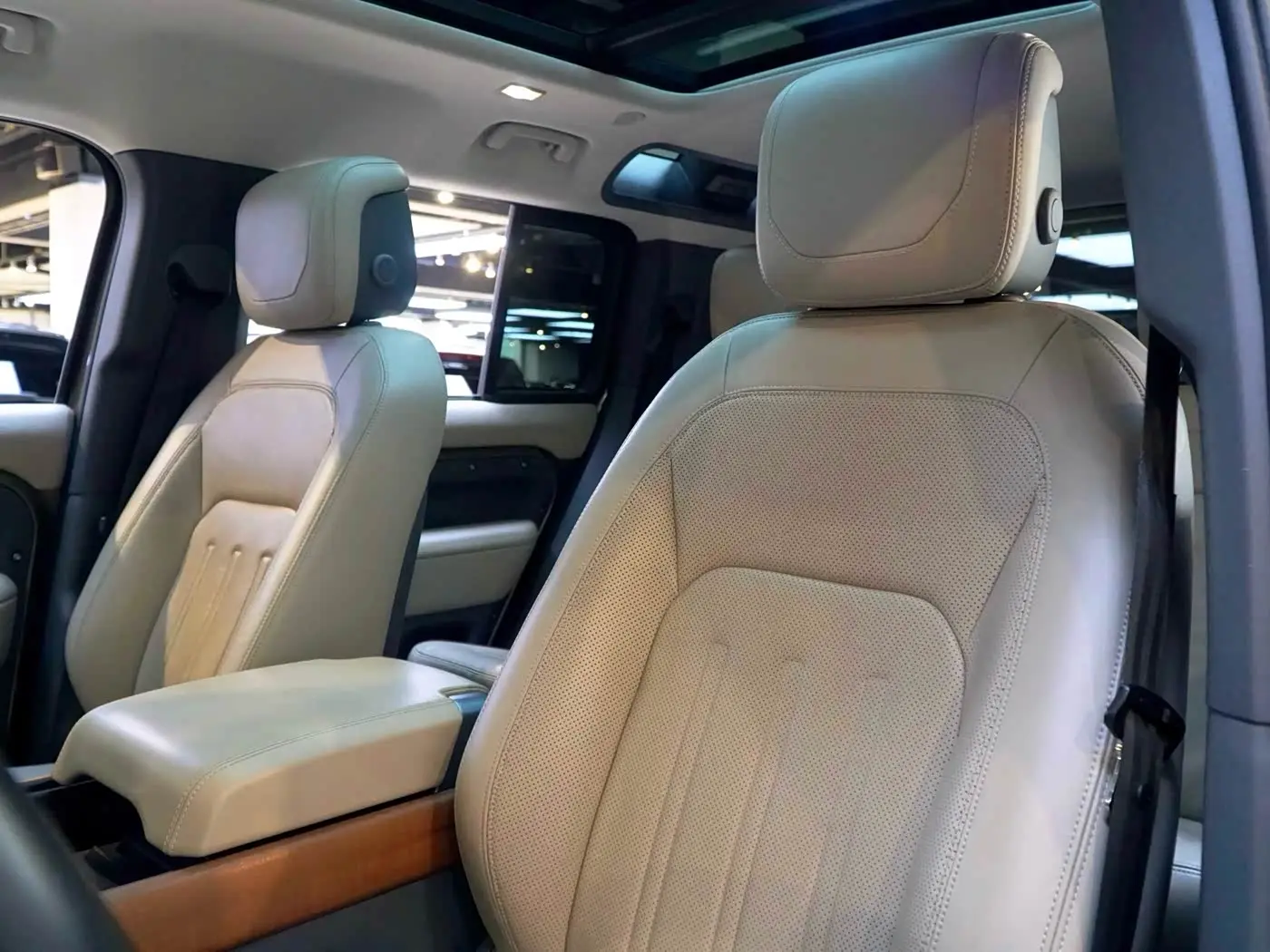 Land Rover Defender 2020 — Фото 5/20