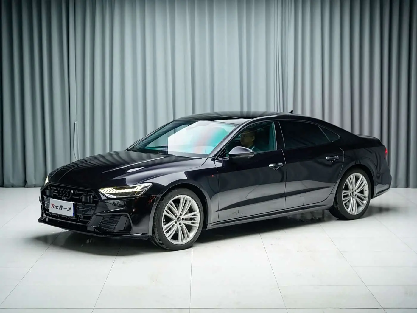 Audi A7L 2024 — Photo 1/11