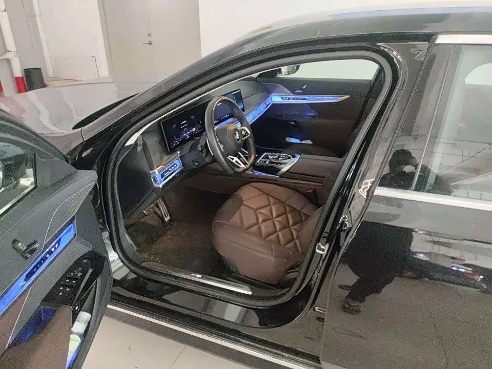 BMW 7 Series 2024 — Photo 7/7