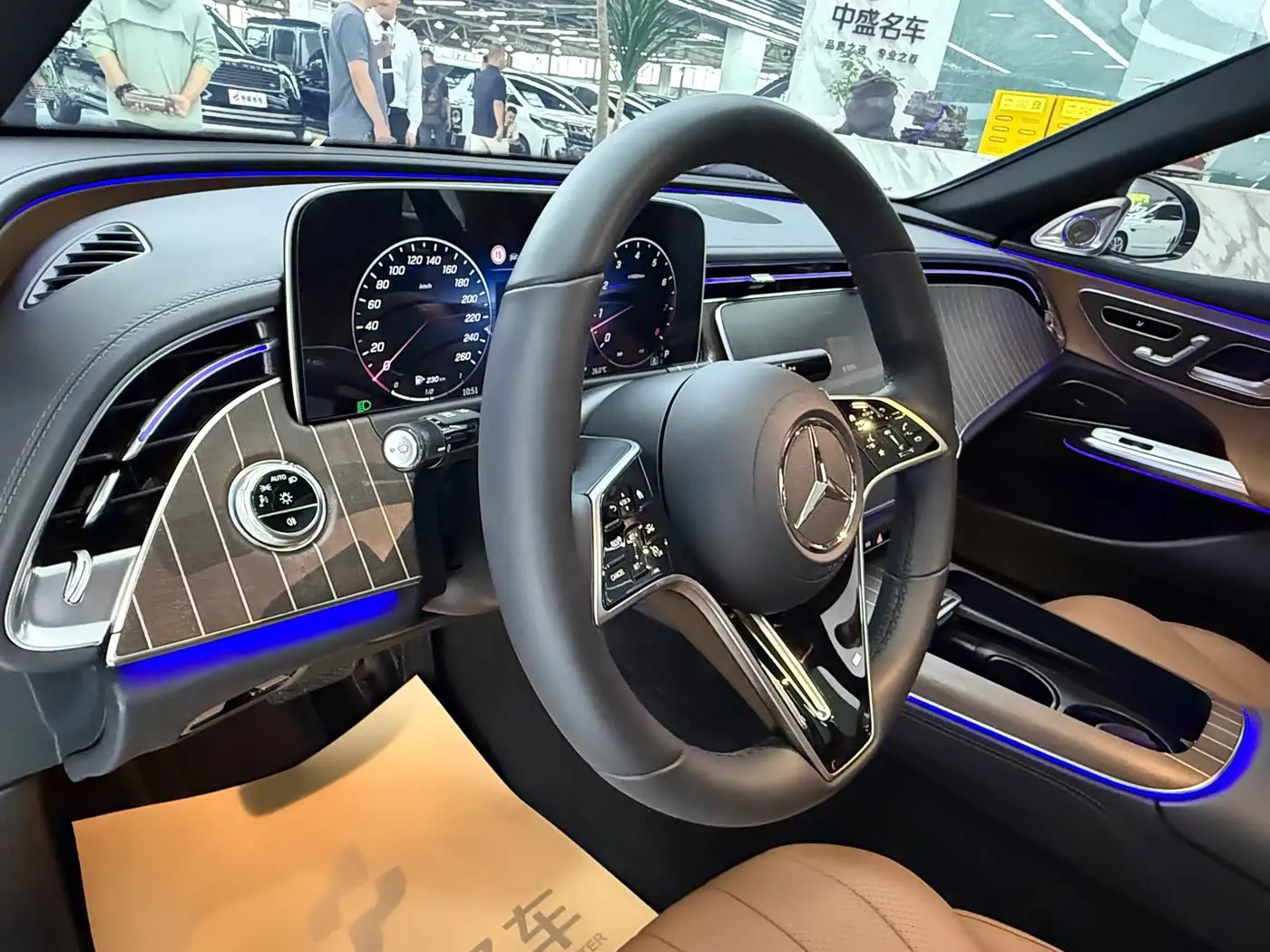 Mercedes-Benz E-Class 2024 — Фото 16/20