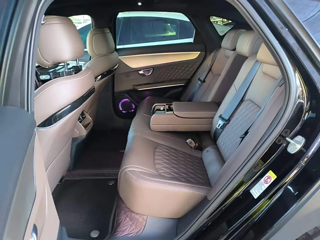 BYD Han 2023 — Photo 17/20