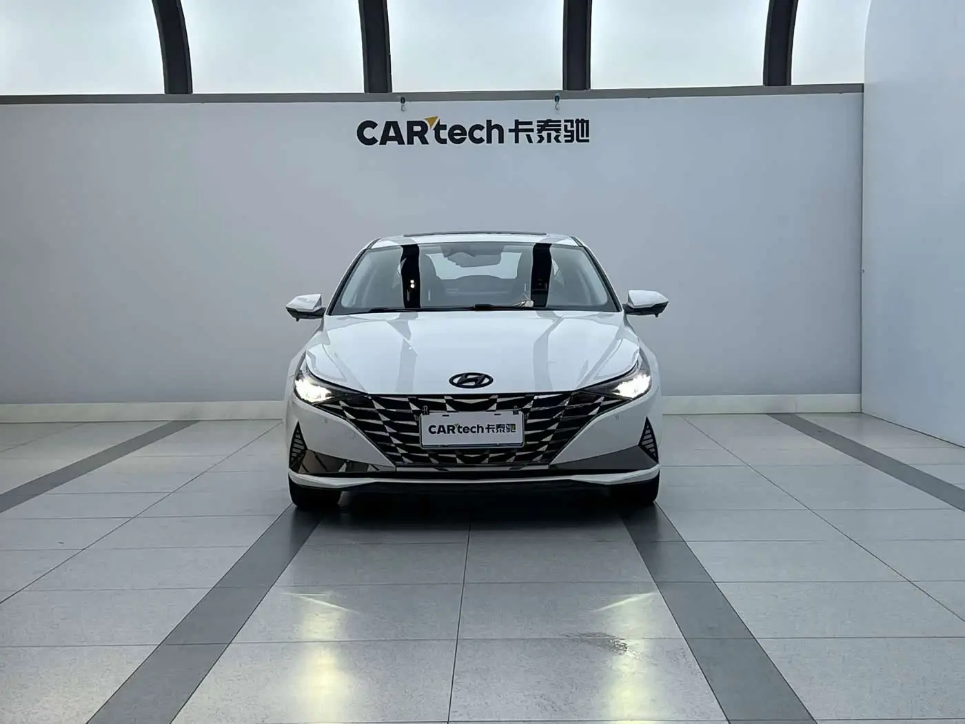Hyundai Elantra 2022 — Фото 4/13