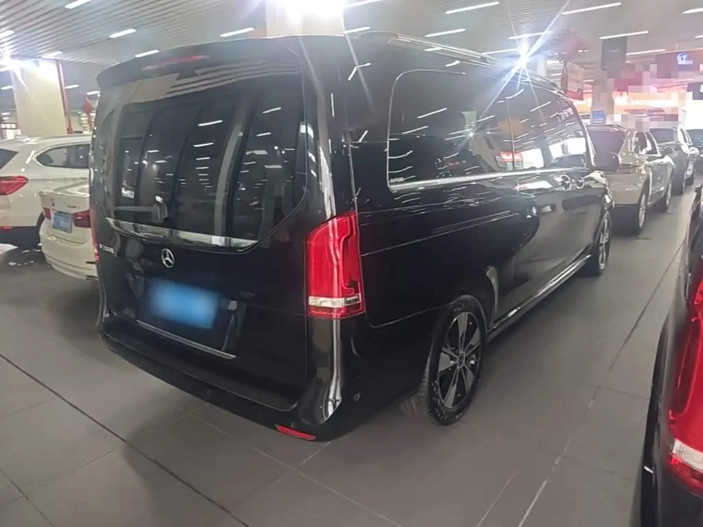 Mercedes-Benz V-Class 2022 — Photo 7/20