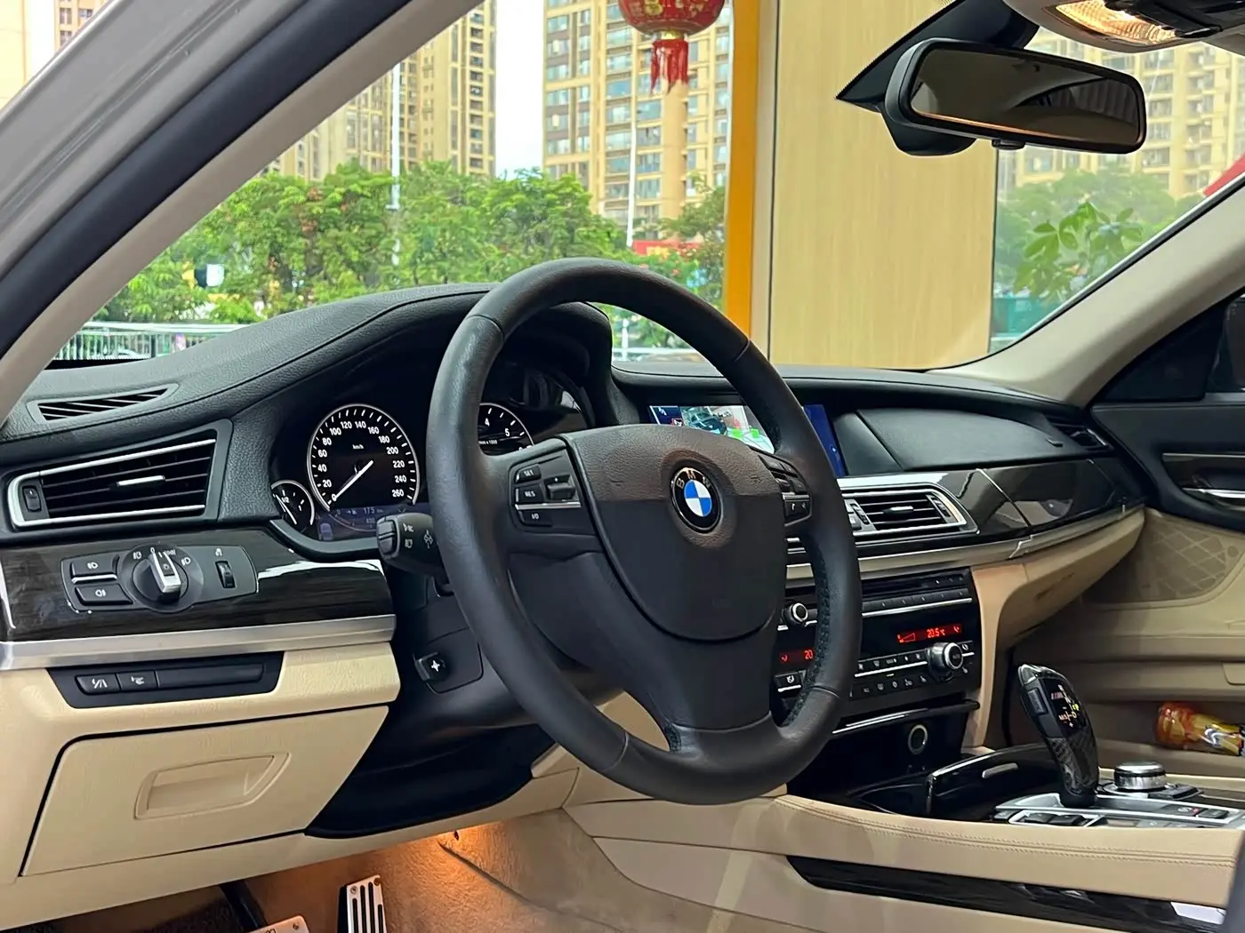 BMW 7 Series 2013 — Фото 19/20